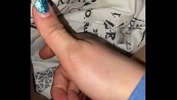 Oynat Milf sikikleri ona küçük kedi ile yunus vibratör