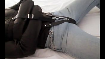 Riproduci Boundinlevis - legato a letto in jeans levis e camicia di forza