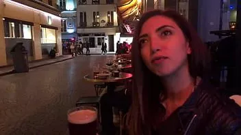 Redare Cassie del isla adu-o pe Frida Sante acasa pentru a termina noaptea cu noi