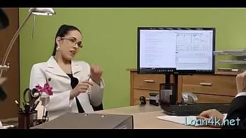 Reproduzir O castor da beleza deslumbrante é destruído
