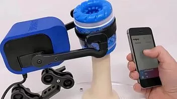 Jouer Simulateur de fellation. un véritable robot sexuel. imaginez que c'est votre bite dans la vidéo.