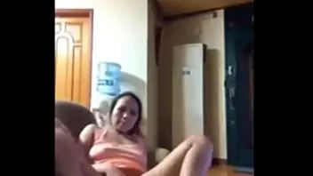 Afspelen Maria uit Uruguay masturbeert met porno
