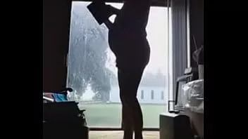 Putar Lengan dan kaki wanita tertutup 24/7 di depan umum