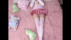 再生 Petite Teenは、ストッキングのコンピレーションでクリームピーを塗ります