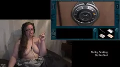 play 裸のゲーマーガール：タトゥーと大きなおっぱいのあるブルネットBBWはタワーパート1