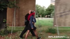 play Tätowierte Redhead Milf wird in der Öffentlichkeit Hardcore