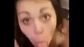 再生 彼女の口で素晴らしい仕事をしているキューティーティーン