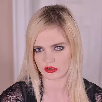 قناة Carly Rae Summers